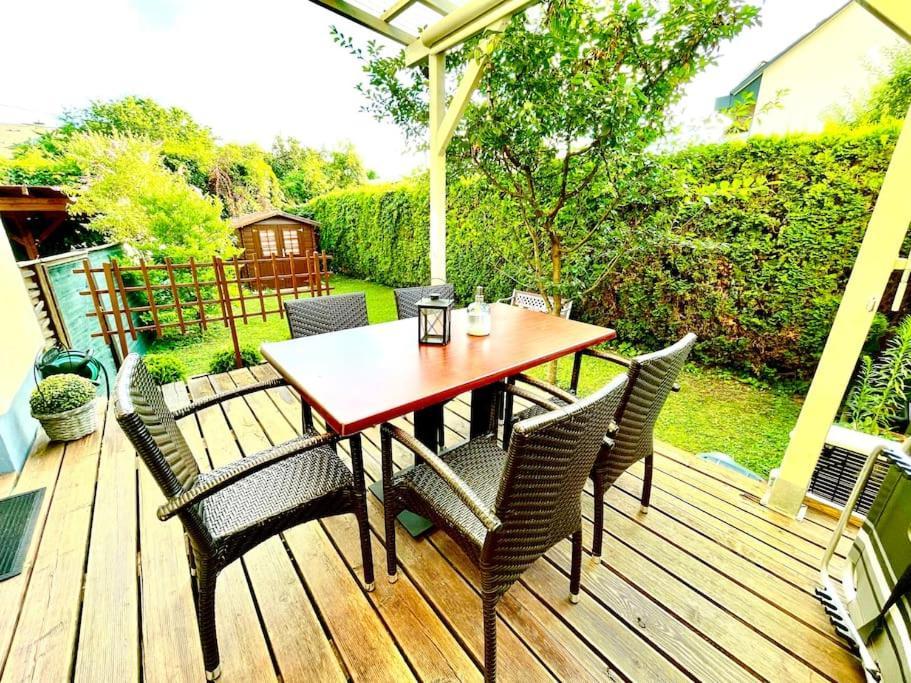 Schoene Wohnung Mit Eigenen Eingang Und Terrasse Gosseling Buitenkant foto